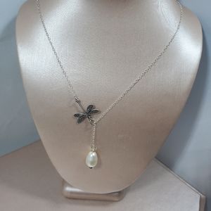 Nwot freshwater pearl & dragonfly necklace